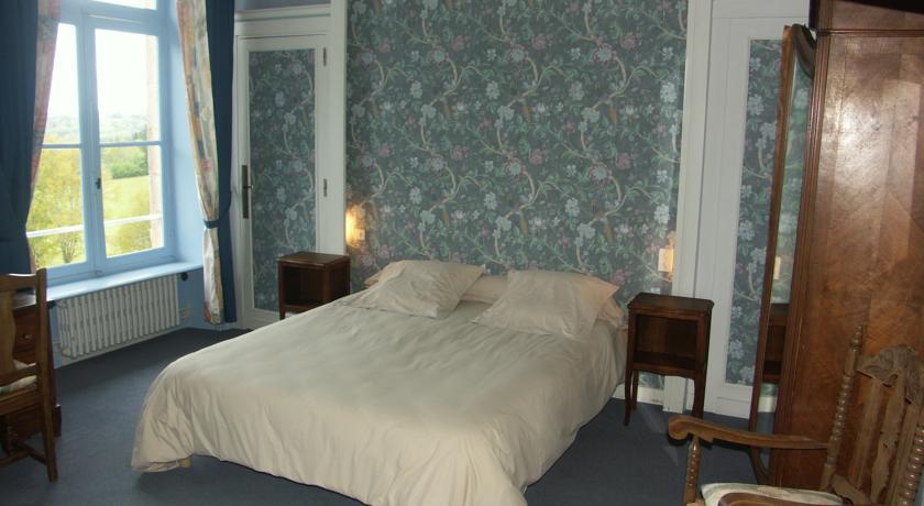 Chateau Le Mialaret Neuvic  Room photo